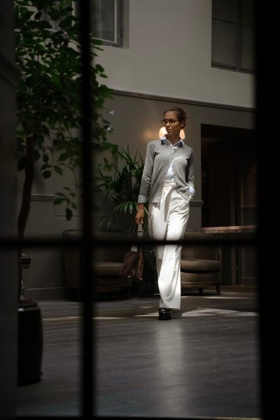 Zoom bild av Woman luxurious merino blend cardigan, grey