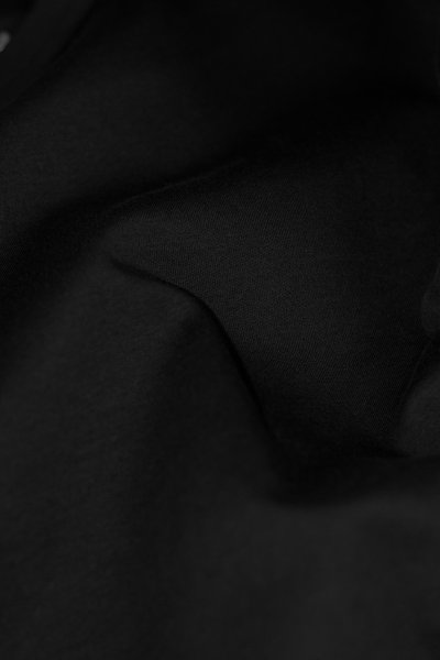 Zoom bild av The interlock tee